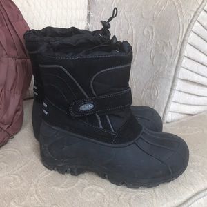 totes Shoes - Totes snow boots size 3 totes Shoes - Totes snow boots size 3